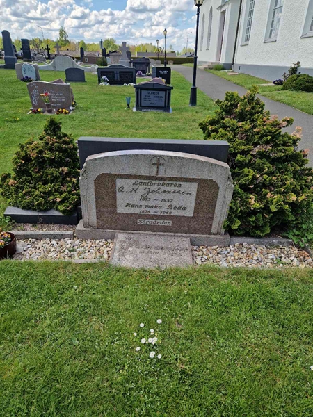 Grave number: 04 A   57, 58