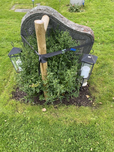 Grave number: 2 C   106-107