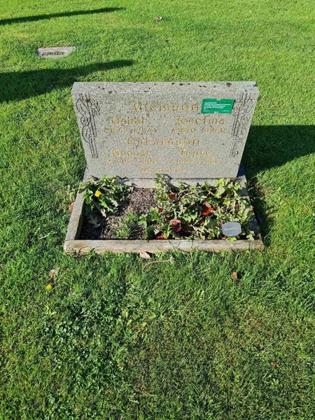 Grave number: KG 09   520, 521