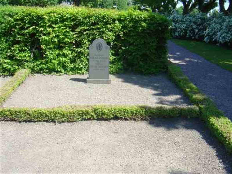 Grave number: FJ N 2J    33,   35