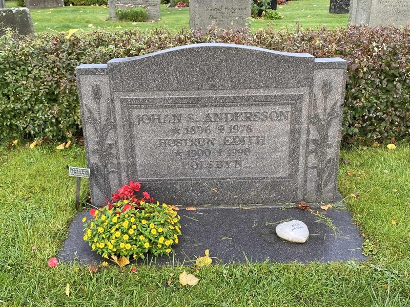 Grave number: 4 Öv 17   125-126