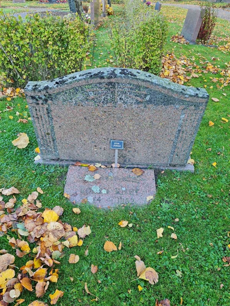 Grave number: K1 01   119, 120
