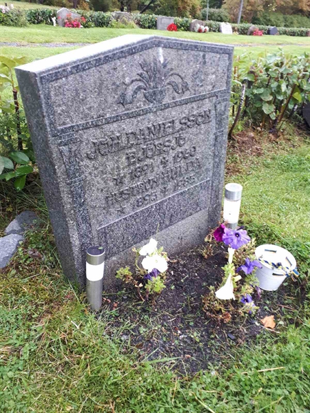 Gravnummer: NK F A    51