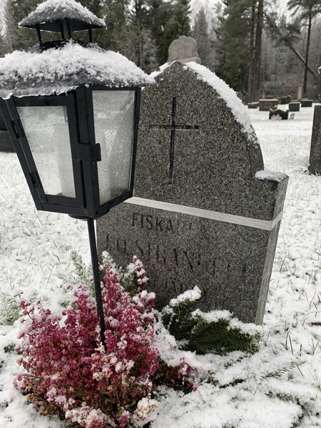 Grave number: R 2   170-E