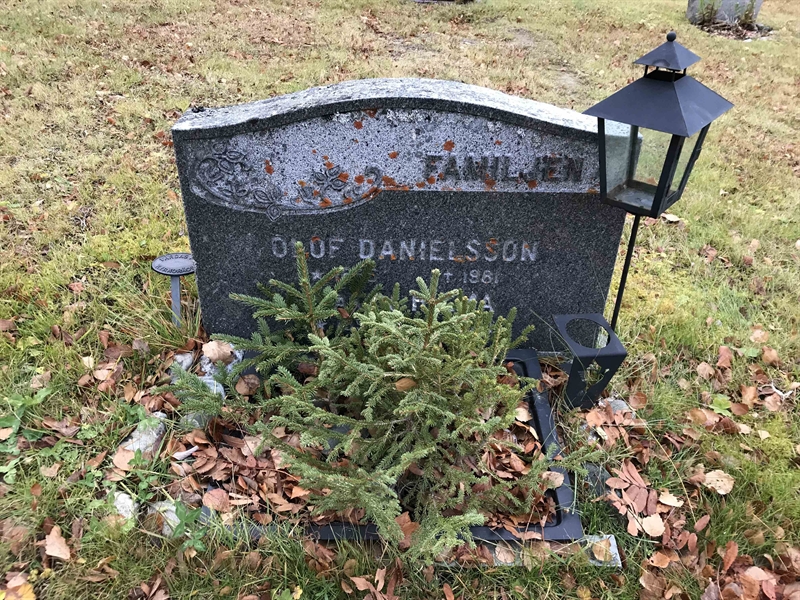 Grave number: VA B    12