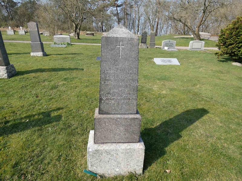 Grave number: EL 2   636