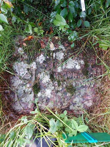 Grave number: 1 U   446