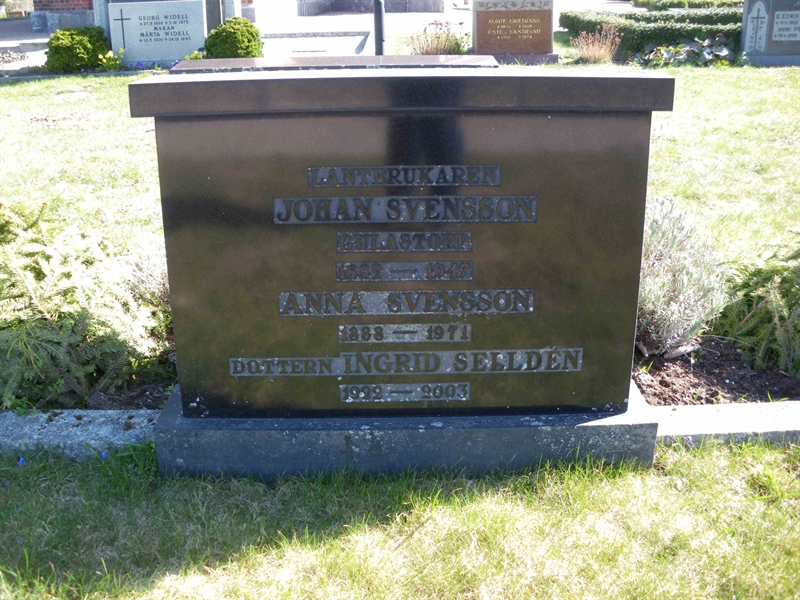 Grave number: INK E    17, 18