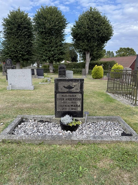 Grave number: ON C   323, 324