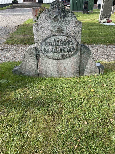 Grave number: 4     5