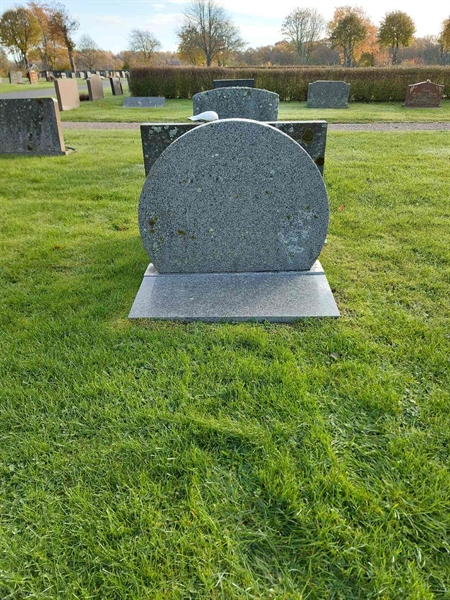 Gravnummer: K1 06   397, 398