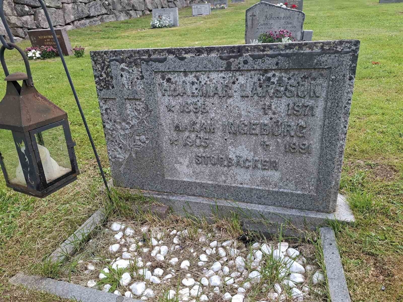 Grave number: 001 2   985