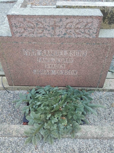 Grave number: VÄ 02   270, 271