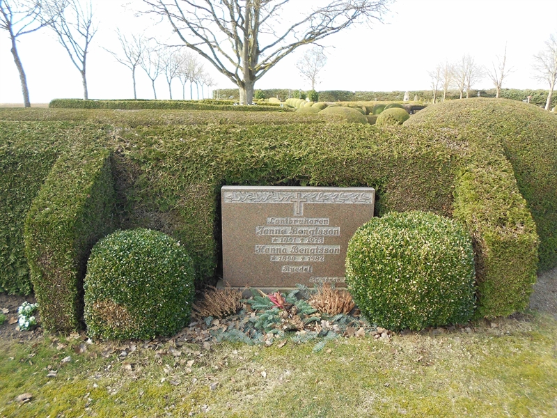 Grave number: V 31   165