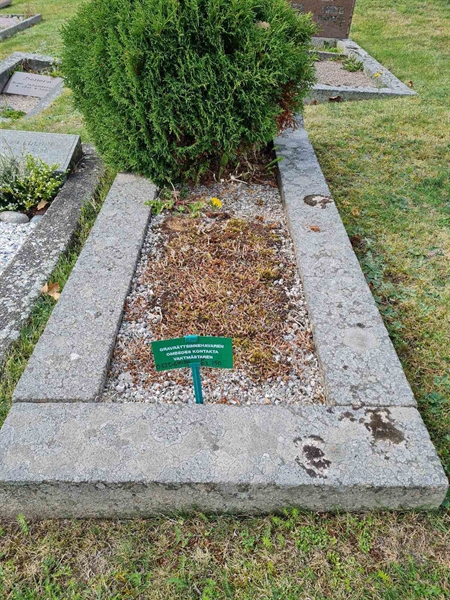 Grave number: F 02   150