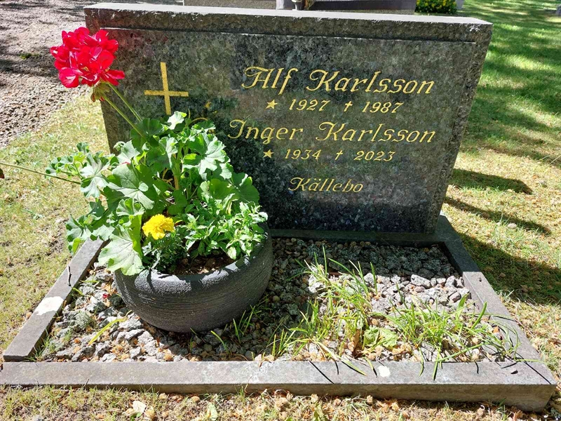 Grave number: BG 12   41, 42