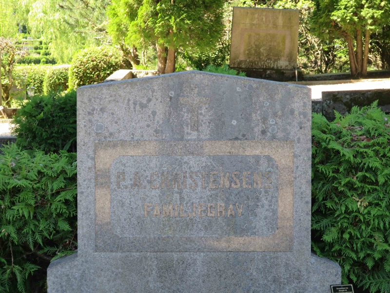 Grave number: HÖB 13   388