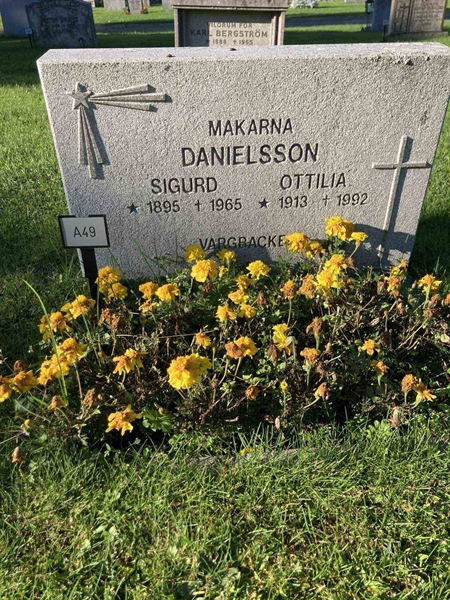 Grave number: 1 NA    49