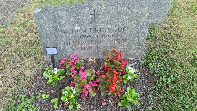 Grave number: M S   26