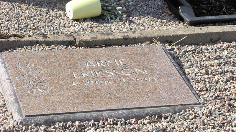 Grave number: HJ  1610, 1611, 1612