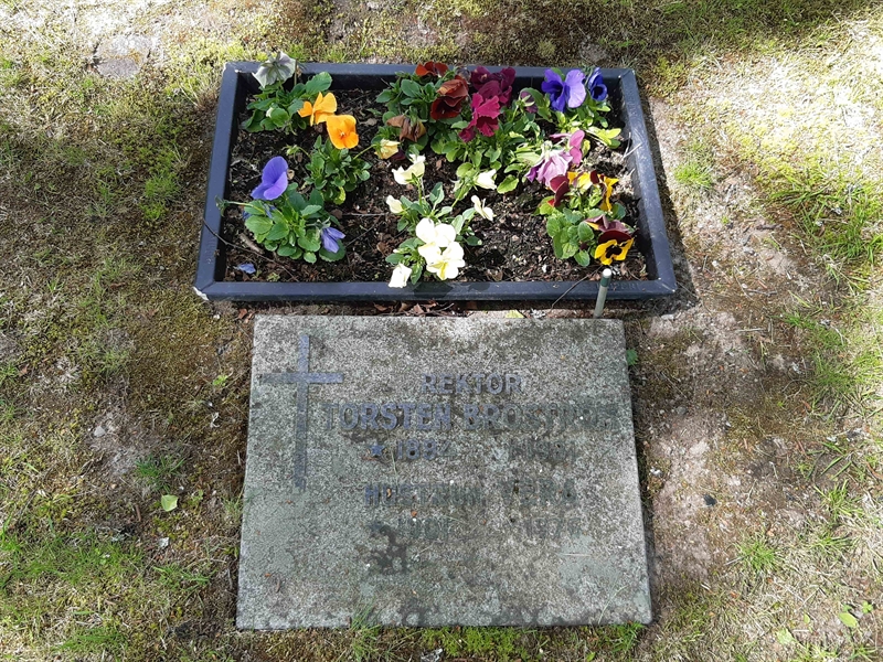 Grave number: KA 14    71