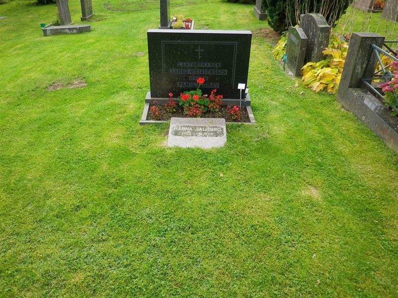 Grave number: VI J   119, 120