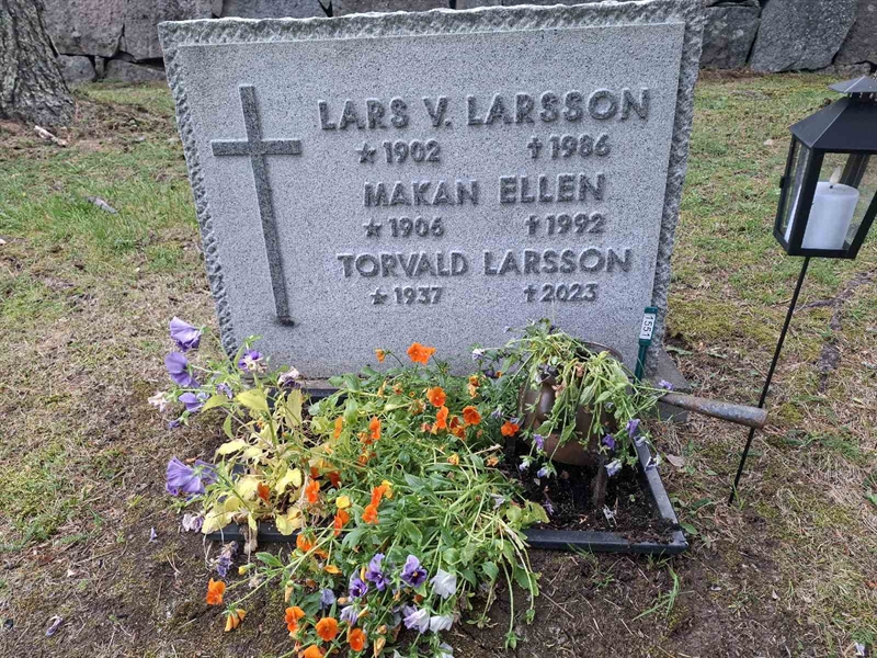 Grave number: 001 2  1551