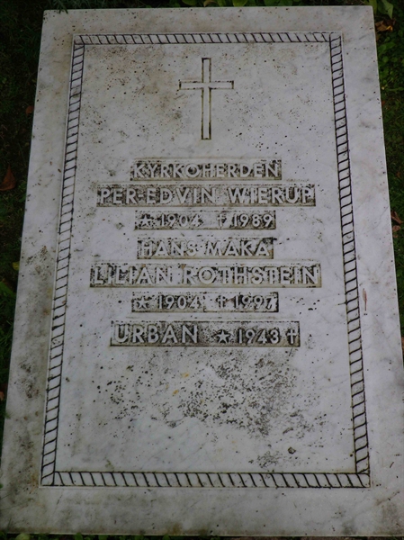 Grave number: VI A    16, 17