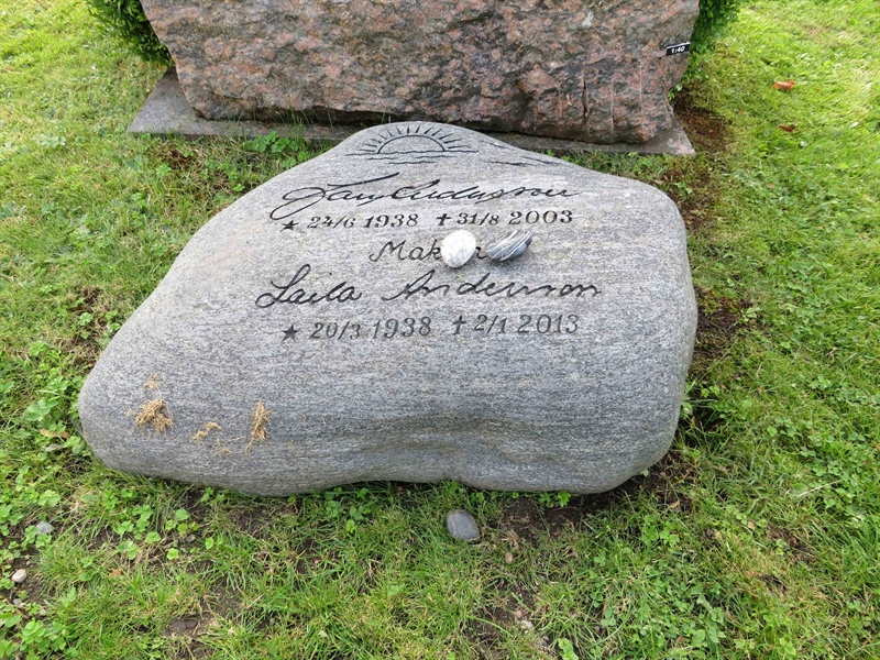 Grave number: 1 01   18