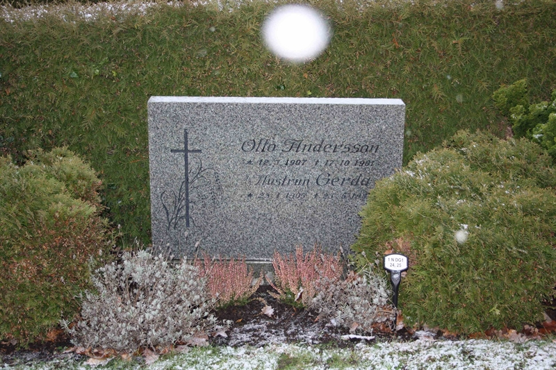 Grave number: 1 N DG1    24, 25