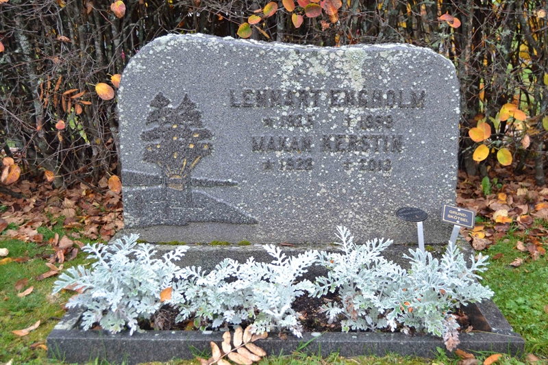 Grave number: 12 1   120-121