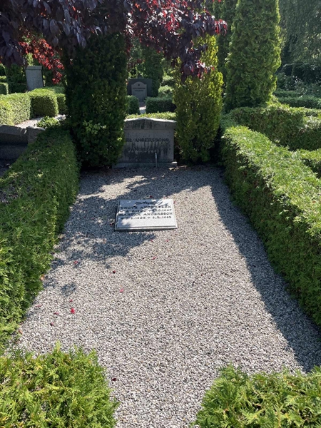 Grave number: NK VI   108