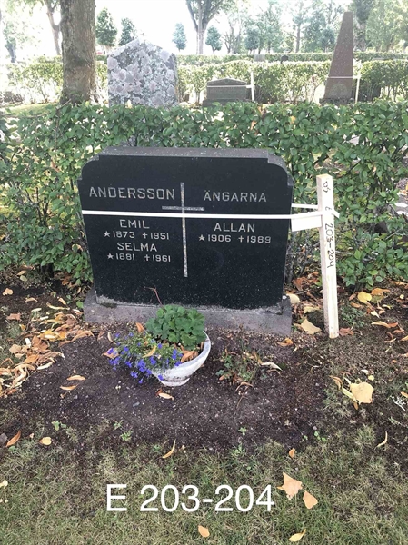 Grave number: AK E   203, 204