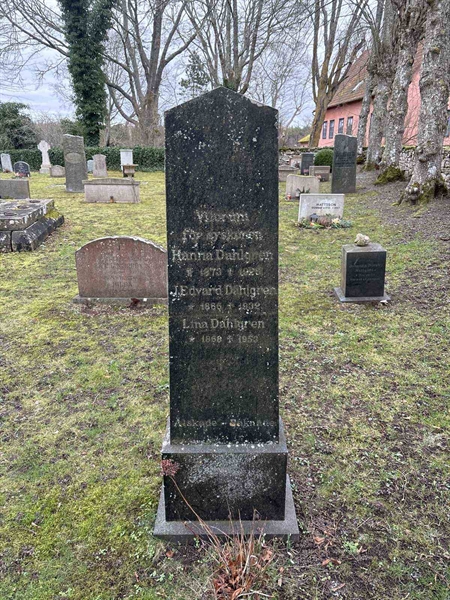 Gravnummer: LE   324, 325, 326