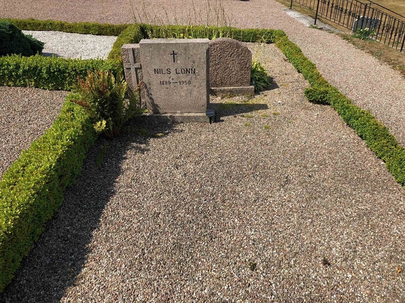 Grave number: Ko 05    12, 13