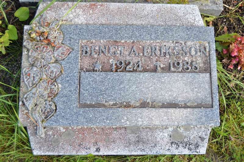 Grave number: 4 H   329