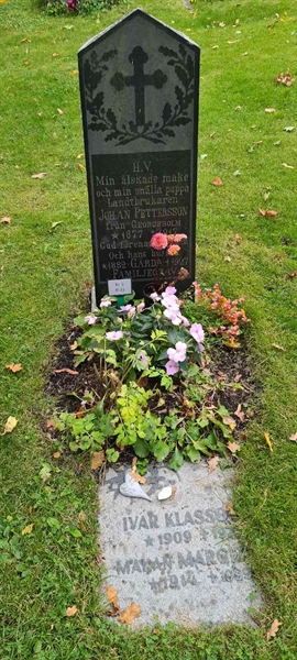 Grave number: M S   87, 88