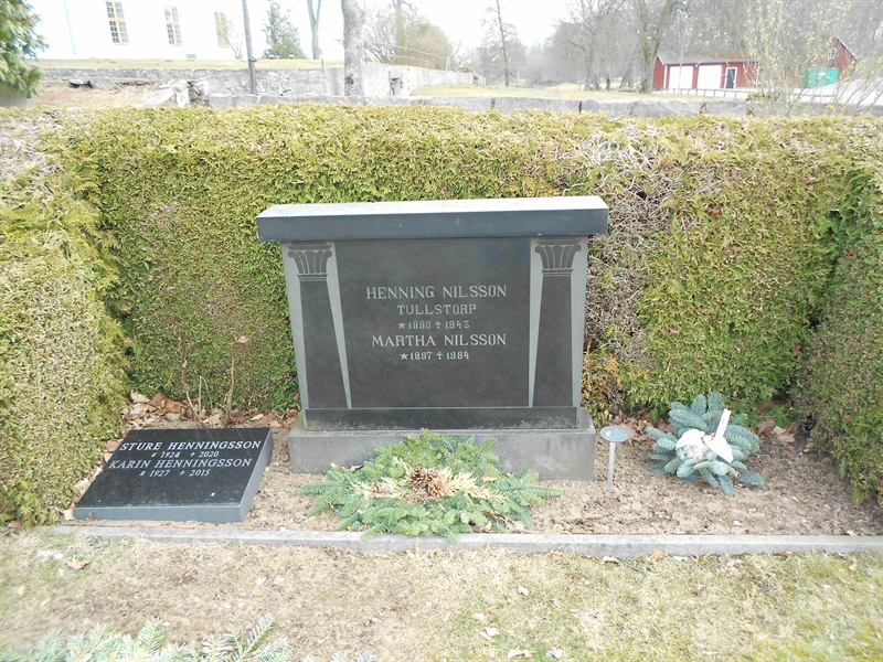 Grave number: V 11     9