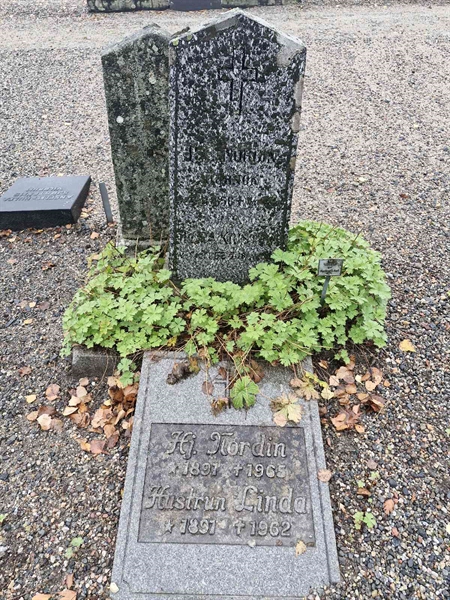 Grave number: AK A   824-826