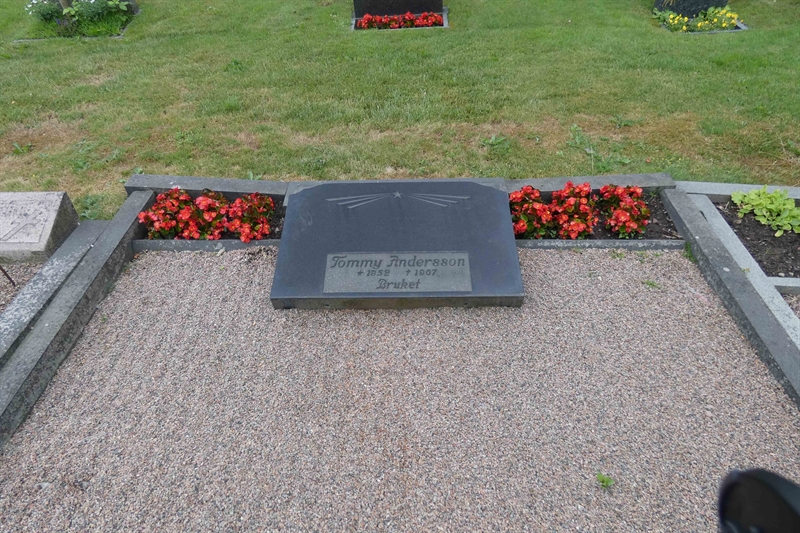Grave number: TÖ 1    15