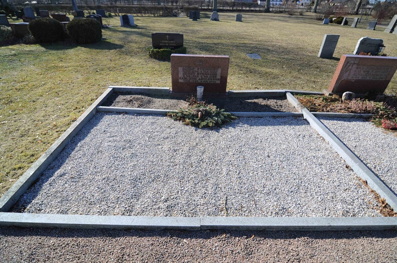 Grave number: 3 F   135, 136, 137