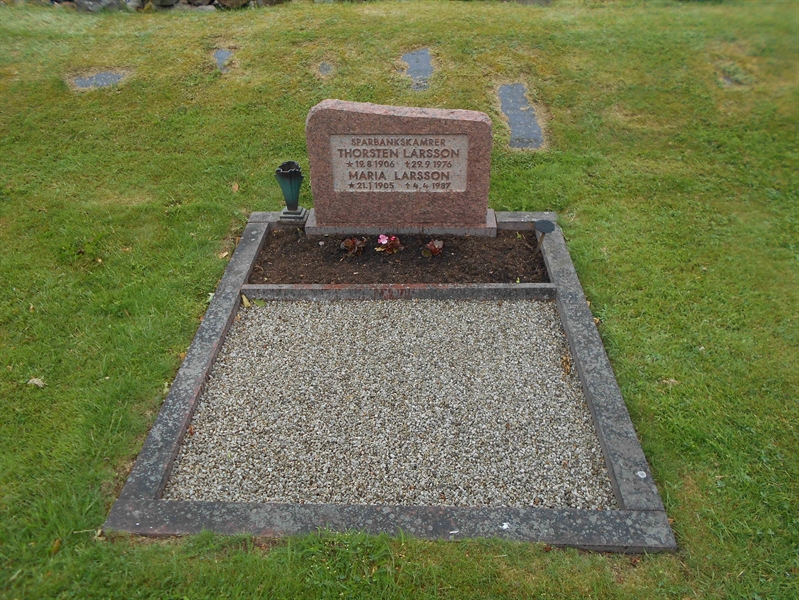 Grave number: TK B 130-131