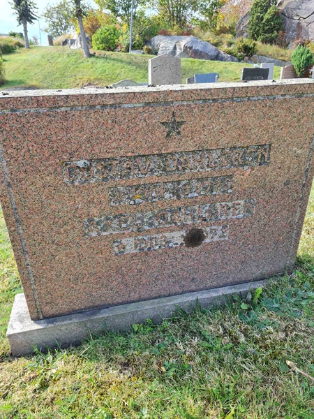Grave number: F 02   214