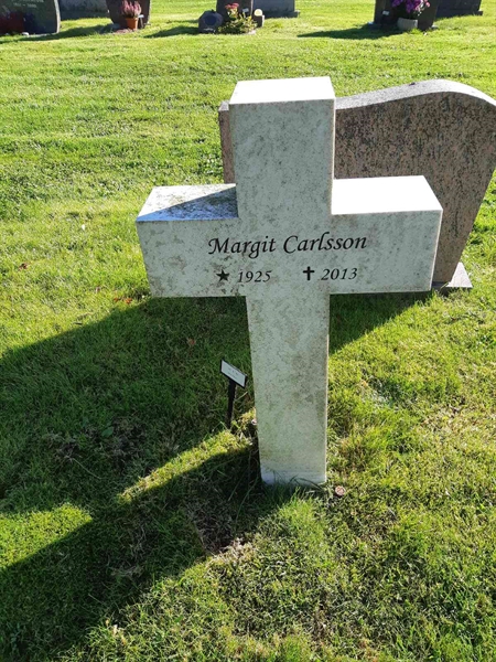 Hautatunnus: Fr 8   143