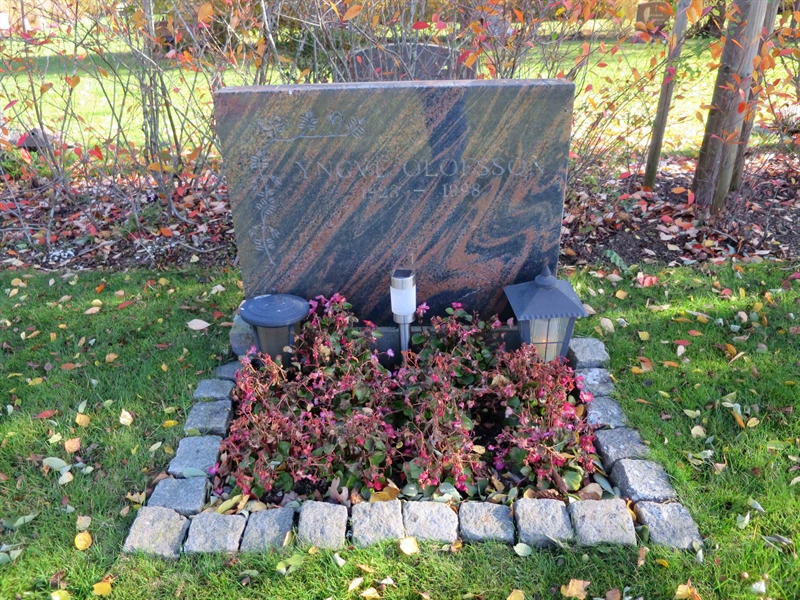 Grave number: HNB III     4