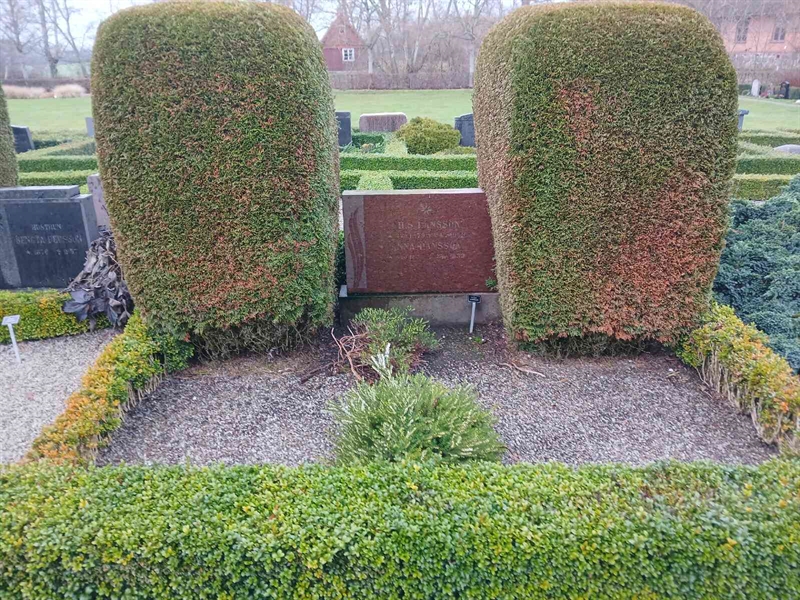 Grave number: Si J    47, 48