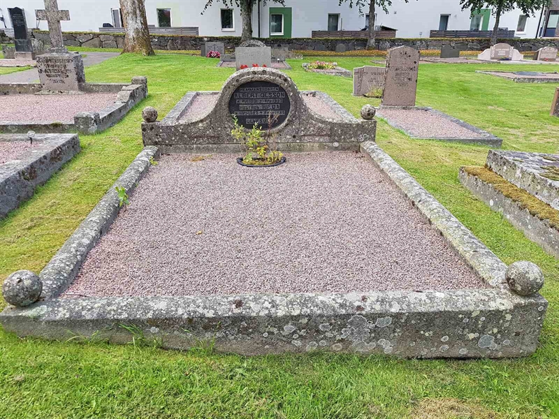 Grave number: 06 60413