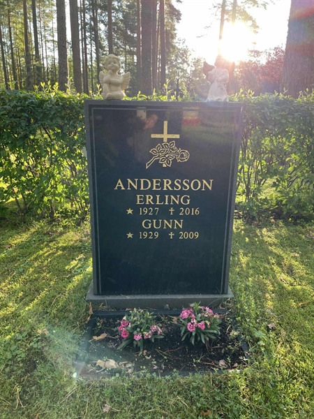 Grave number: 1 KV12   135