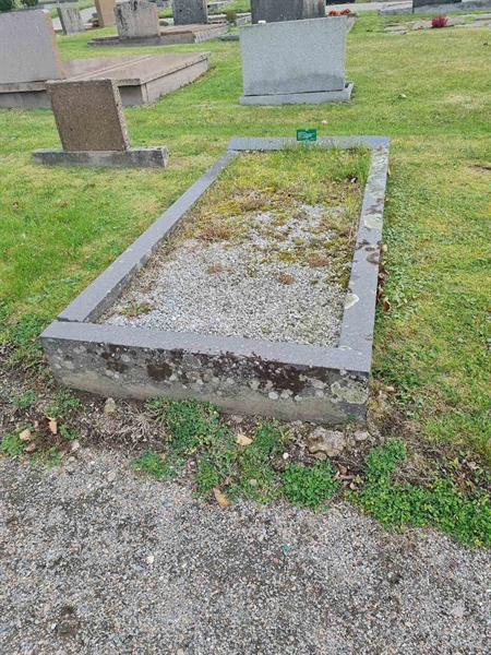 Grave number: F 04   172