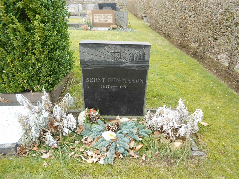 Grave number: NÅ M6   145